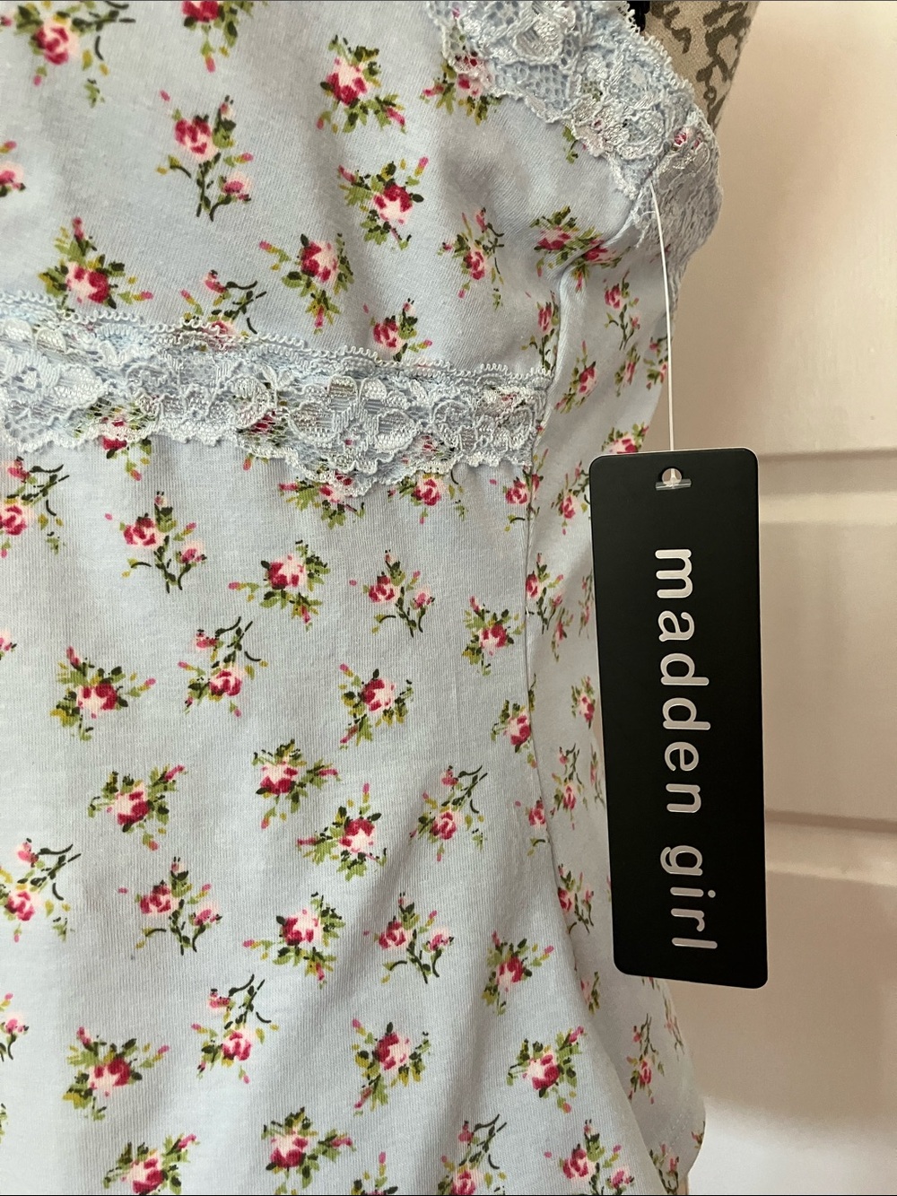 NWT Pretty Madden Girl Floral Top - Picture 3 of 11